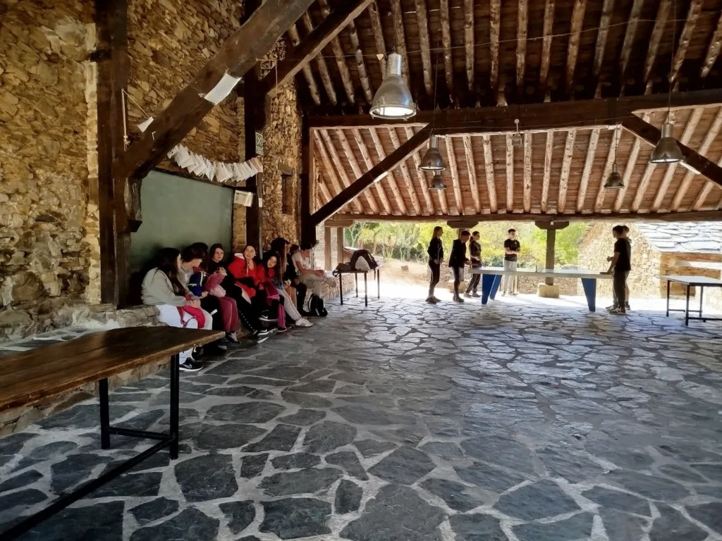 Alumnos del IES Francisco Javier de Burgos en el pueblo de Umbralejo