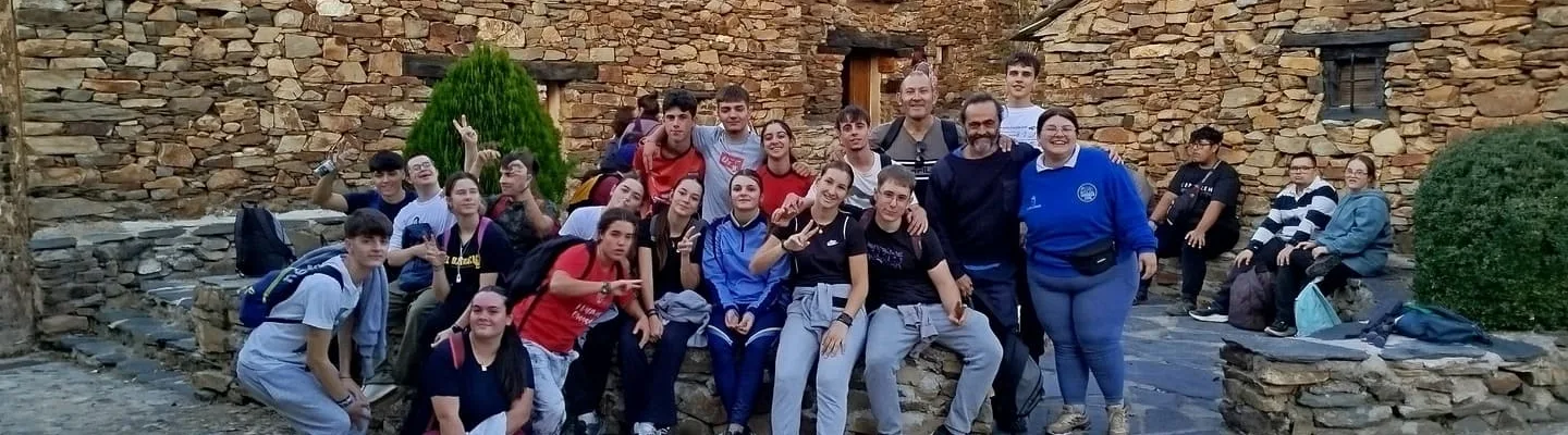 Alumnos del IES Francisco Javier de Burgos en el pueblo de Umbralejo