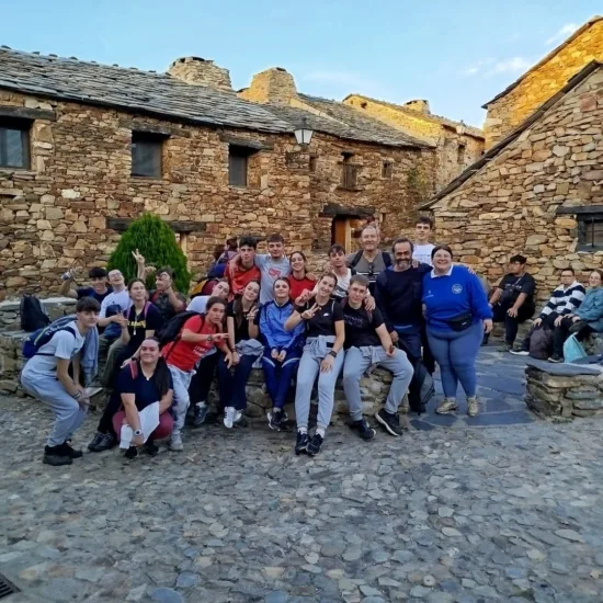 Alumnos del IES Francisco Javier de Burgos en el pueblo de Umbralejo