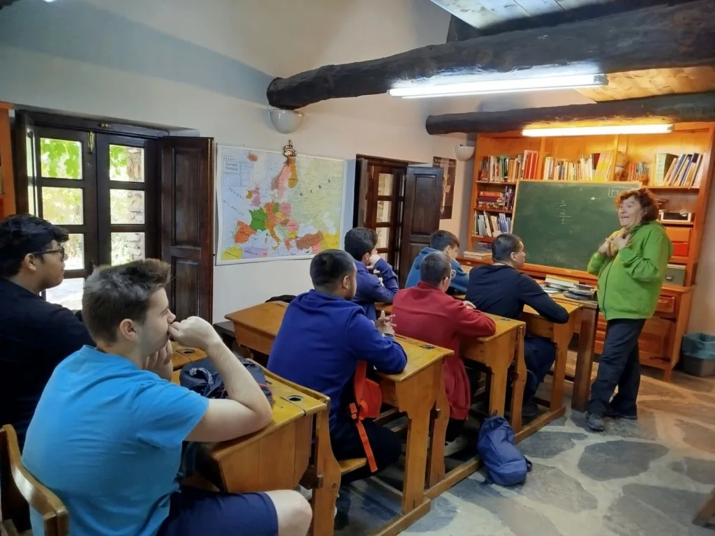 Alumnos del IES Francisco Javier de Burgos en el pueblo de Umbralejo