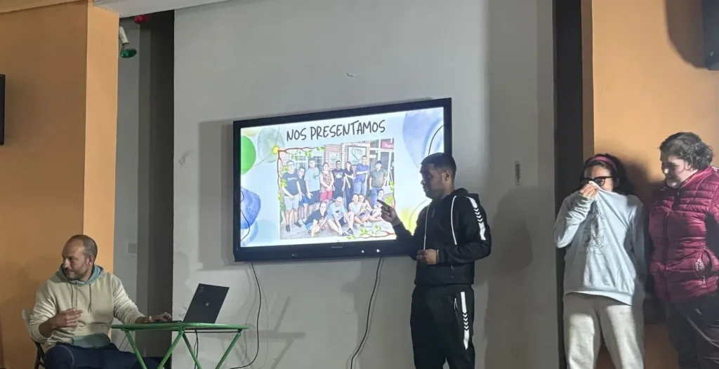 Alumnos del IES Francisco Javier de Burgos en el pueblo de Umbralejo